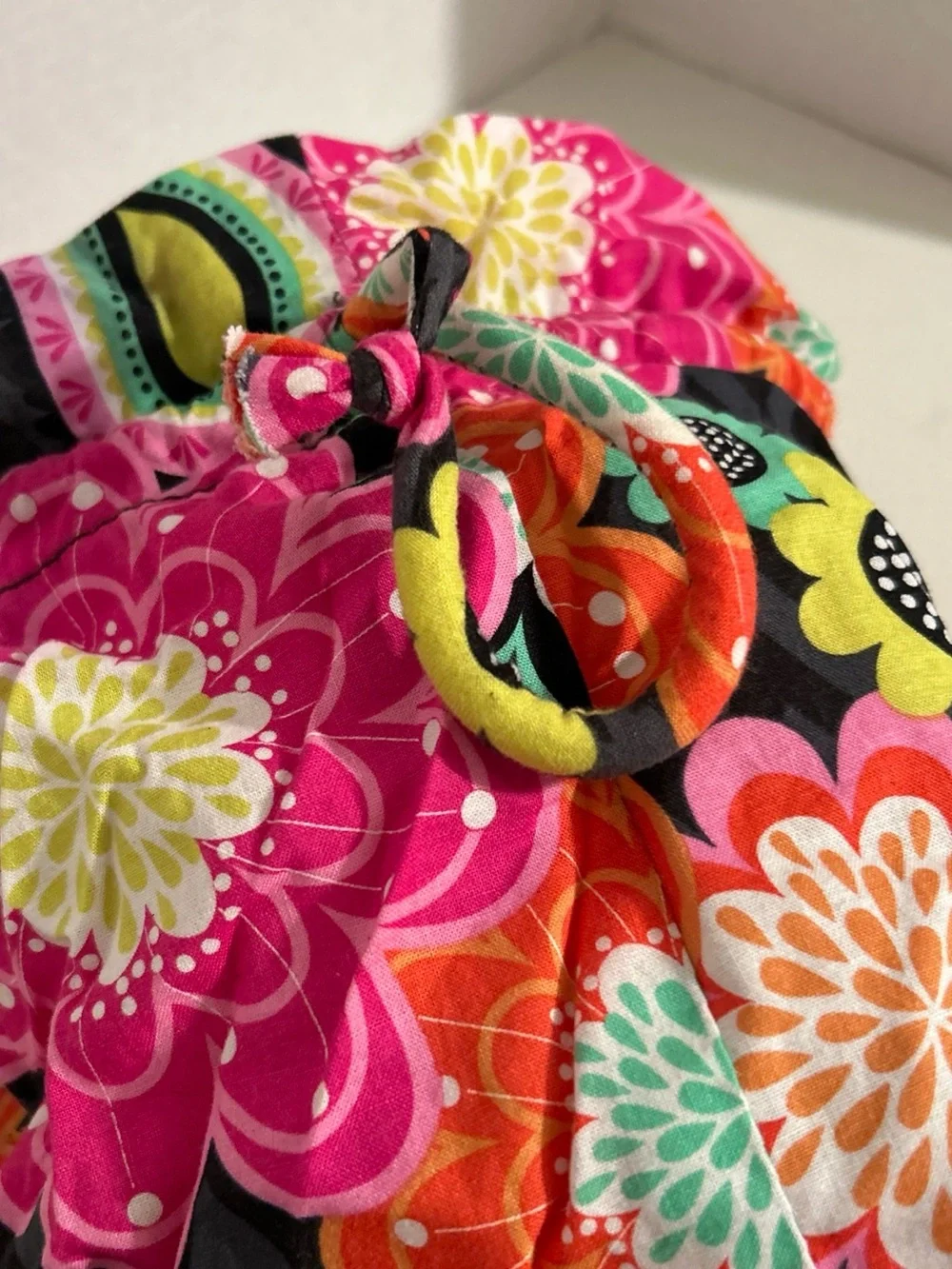 Floral Drawstring Wet/Dry Lined Bag in Black Multi